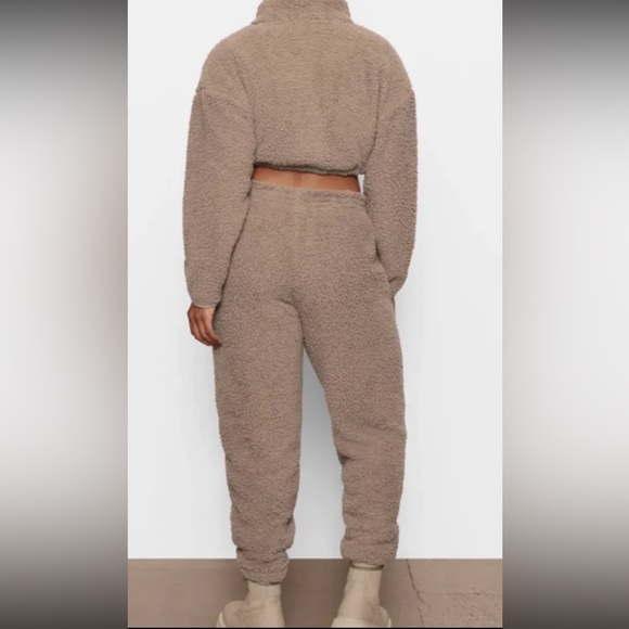 SKIMS Teddy (Sherpa) Joggers NWT - (Tigers Eye) S - Picture 5 of 5